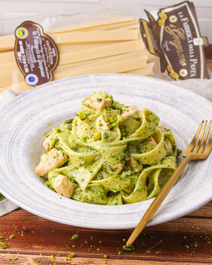 Lachs Pappardelle mit selbstgemachten Basilikum-Pistazien-Pesto