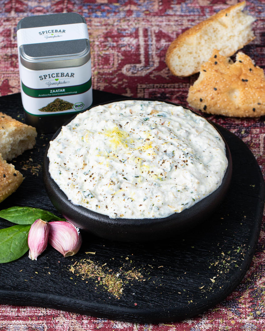 Zitronen Zaatar Dip mit Artischocke und Spinat